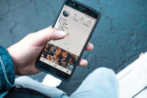 SNS運用代行は副業でもできる？未経験者の始め方ステップや注意点も徹底解説
